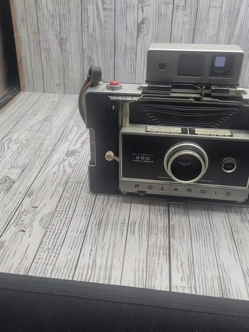 Vintage Polaroid Automatic 250 Land Camera